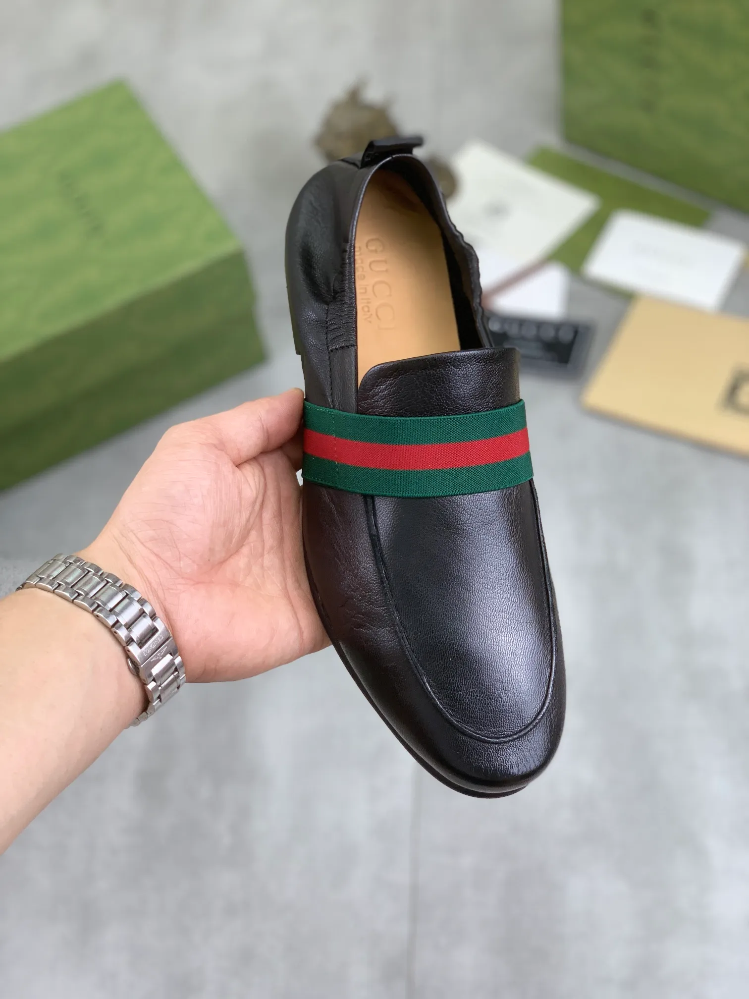 Men's Men's Shoes💰P520💰【New Style】Water-dyed Niuli Gucci's most popular selection of lazy slip-on leather shoes (Gucci) official website latest Gucci lazy leather shoes, hot style 💥 simple and elegant style, exclusive for trendy men. Unique official website latest brand original double G embossing Elements 👑 Original Gucci decoration, fashionable and elegant, fabric original calfskin ✅ fully imported first-layer cowhide lining, official website designated wear-resistant, rubber business outsole, classic model taken at the counter in real life 🎬38-44 black brown optional
